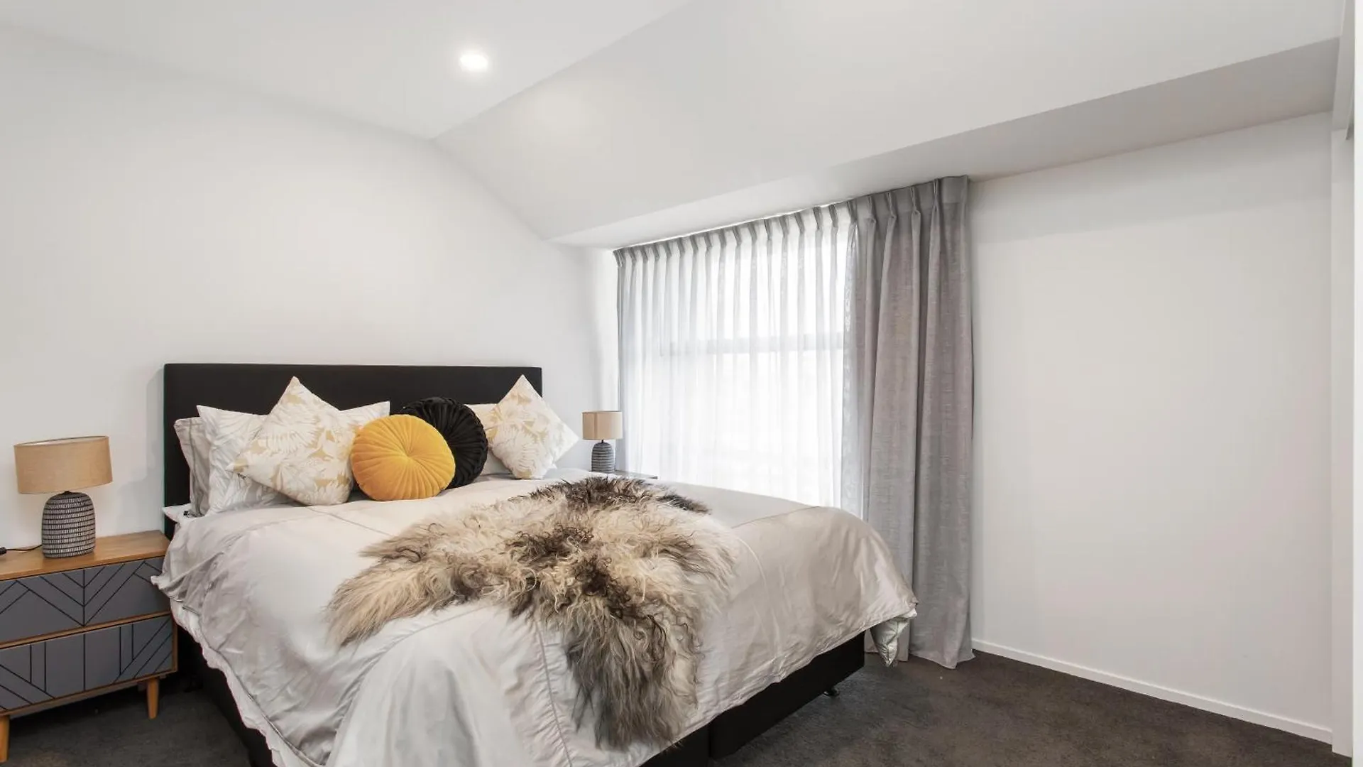 A Luxurious Retreat Sleeps 6 Apartment Christchurch