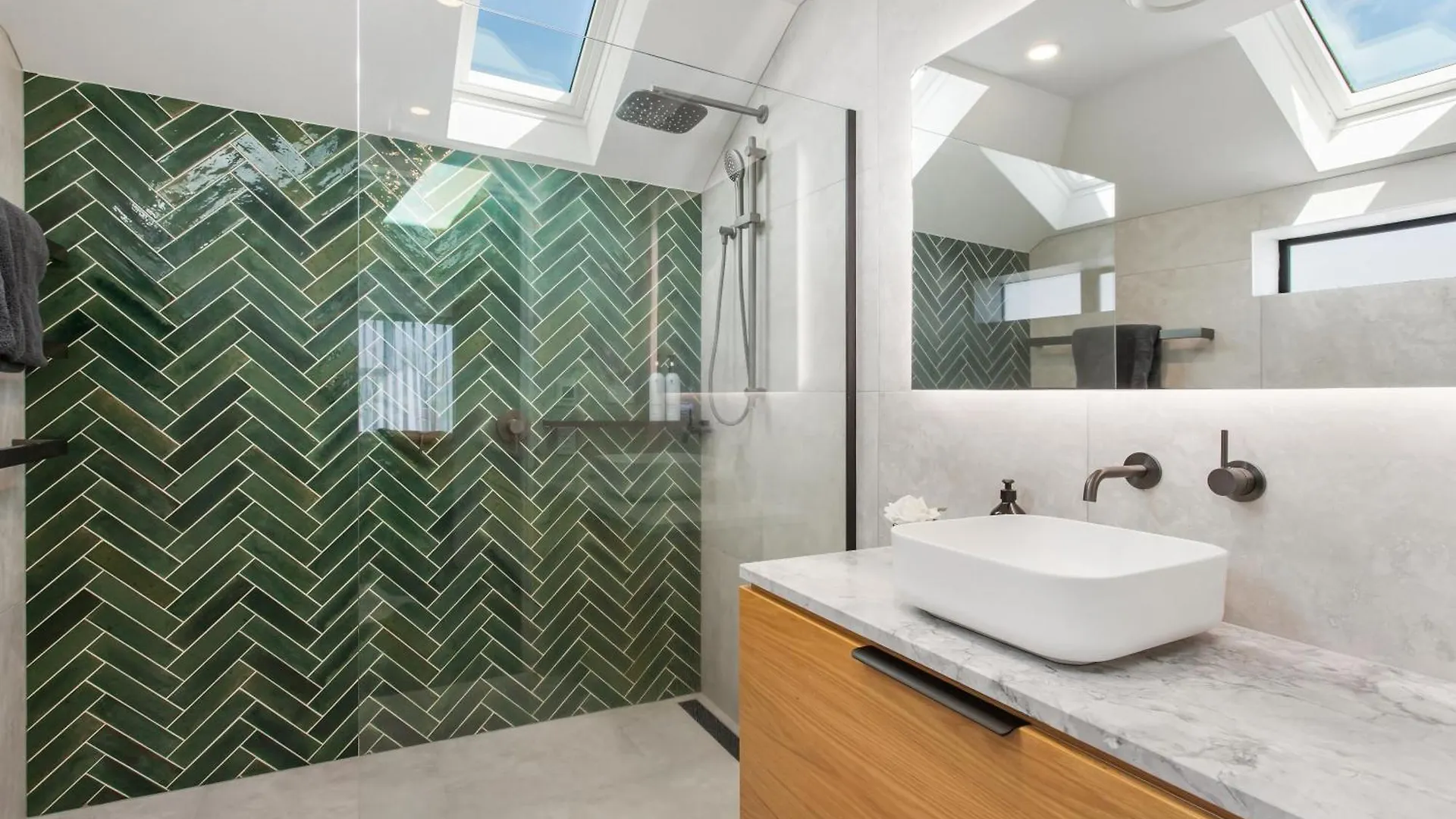 A Luxurious Retreat Sleeps 6 Apartment Christchurch