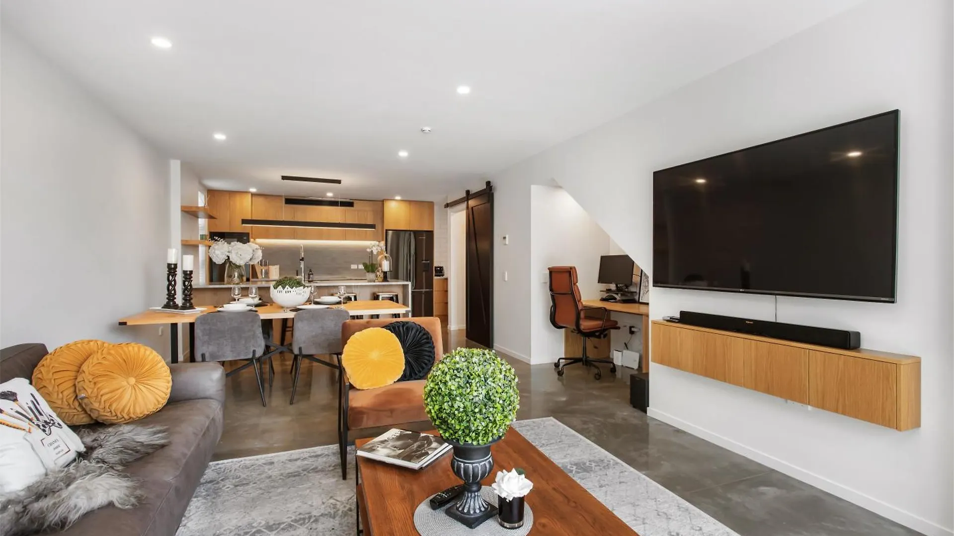 A Luxurious Retreat Sleeps 6 Apartment Christchurch
