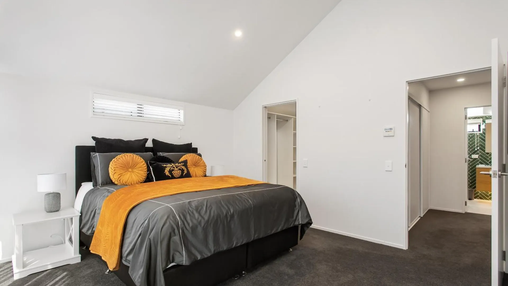 A Luxurious Retreat Sleeps 6 Apartment Christchurch