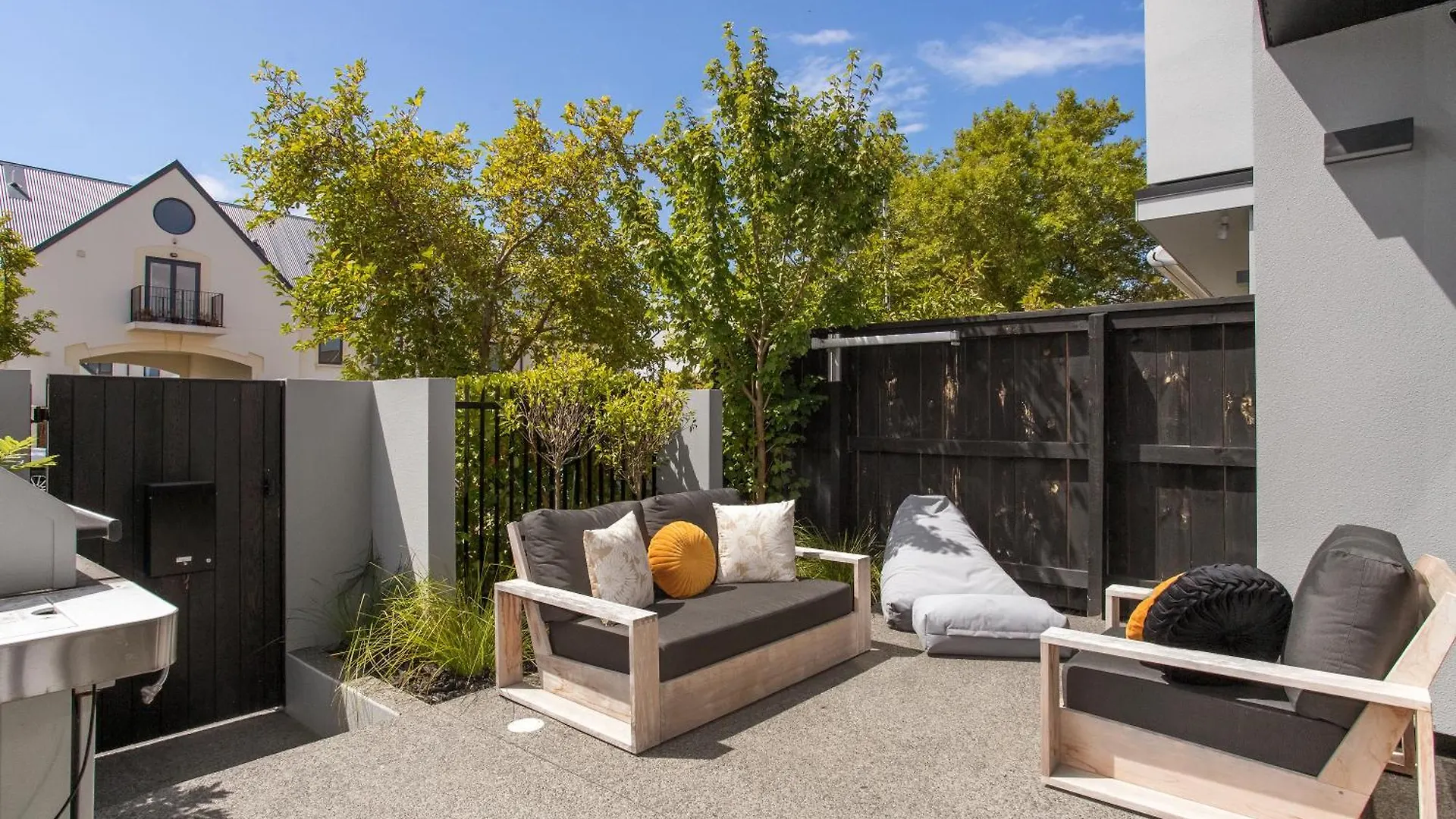 A Luxurious Retreat Sleeps 6 Apartment Christchurch