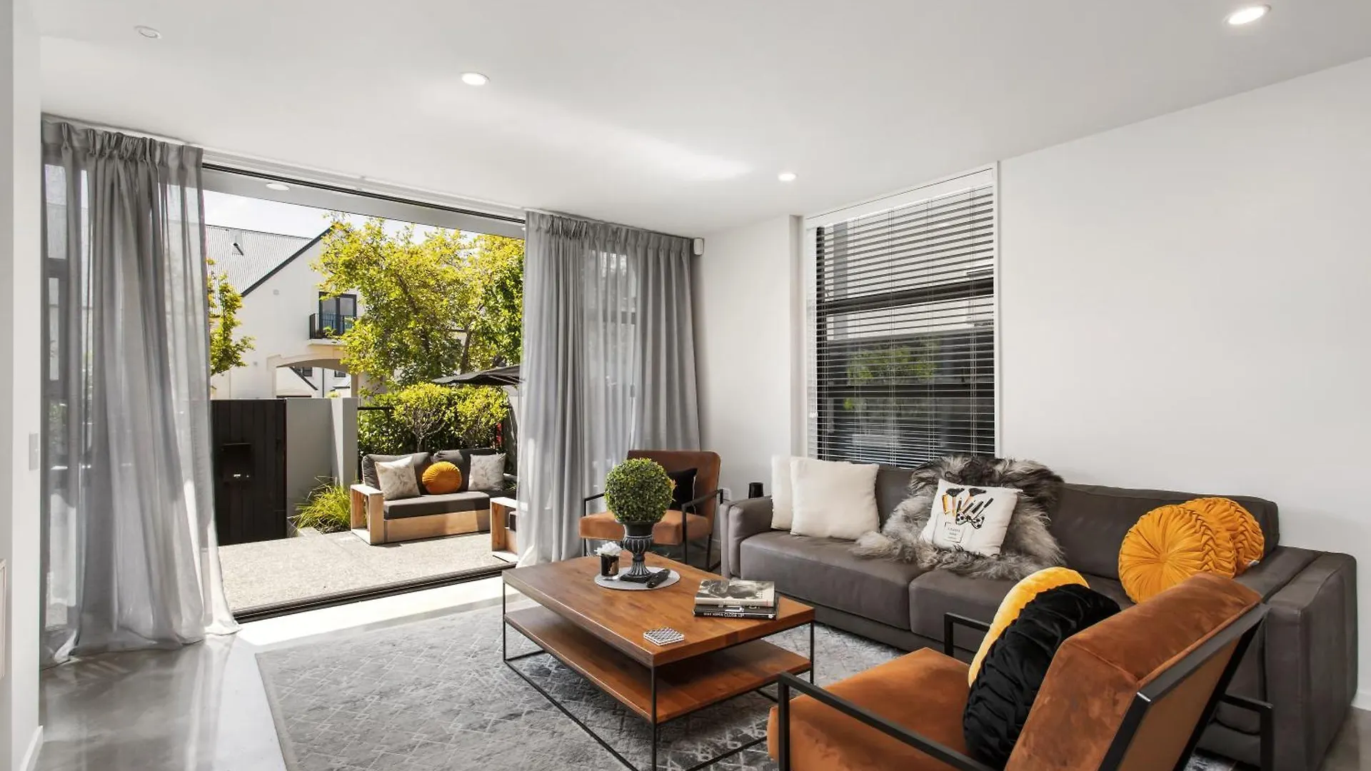A Luxurious Retreat Sleeps 6 Apartment Christchurch